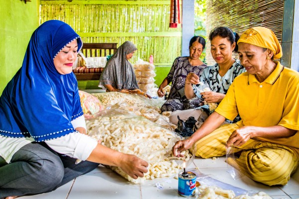 Mimin Among (left) and her team of workers